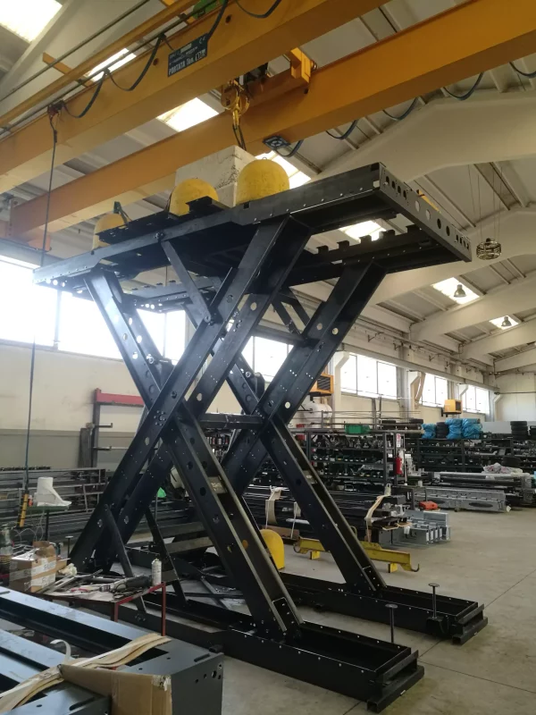 -Montacarichi_a_Pantografo_su_misura