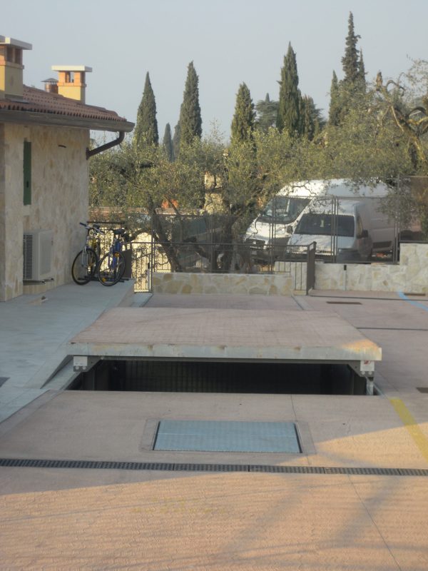 Movimento 2 (comincia ad emergere il sistema)